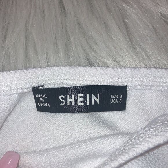 Beautiful White Shoulder-less Crop Top - Picture 4 of 5